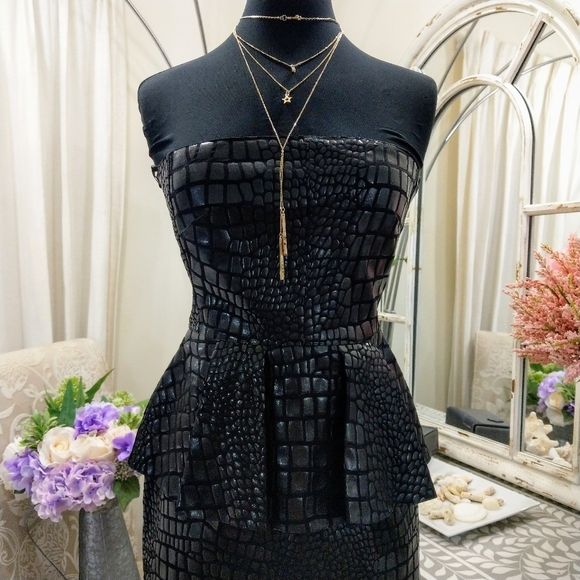 🍒NWT🍒 MOSCHINOCHEAP&CHIC PEPLUM PARTY DRESS - Picture 3 of 9